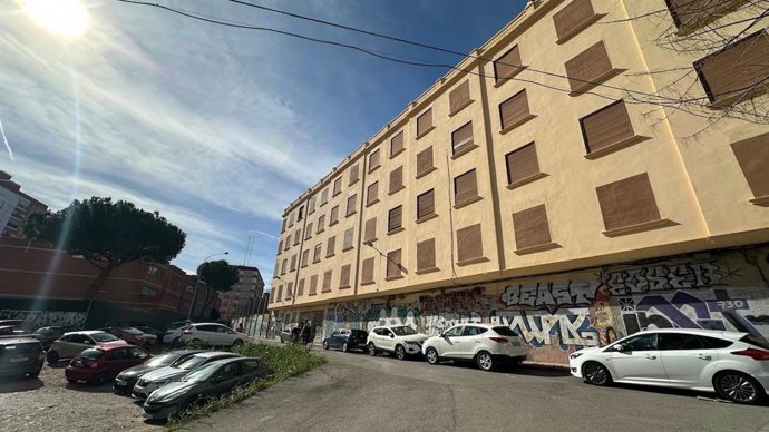 Edificio degradado de Campanar