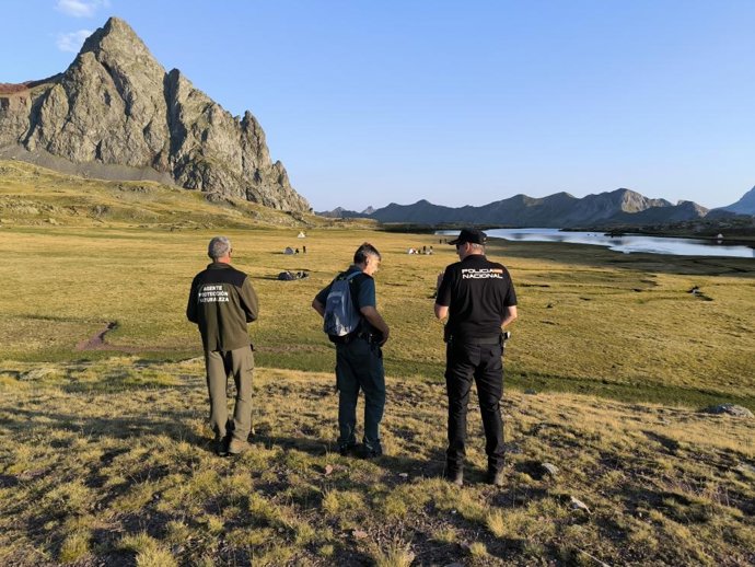 Archivo - La acampada en los ibones de Anayet no está permitida entre el 21 de junio y el 21 de septiembre.