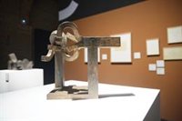 El legado de Chillida llega a Conde Duque con 102 obras que constatan que "el horizonte era su patria común"