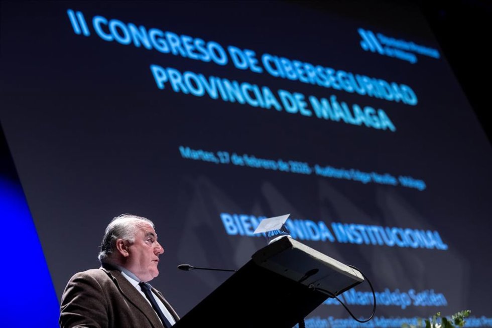 El vicepresidente de Gestión Económica Administrativa de la Diputación, Manuel Marmolejo, ha inaugurado la jornada y ha hecho entrega de la Certificación en el Esquema Nacional de Seguridad (ENS) a varios ayuntamientos de la provincia de Málaga.