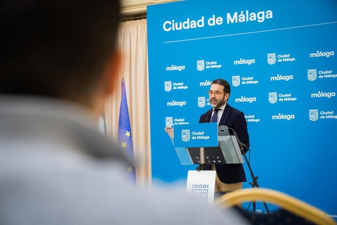 El concejal delegado de Turismo y Promoción de la Ciudad, Jacobo Florido, en rueda de prensa