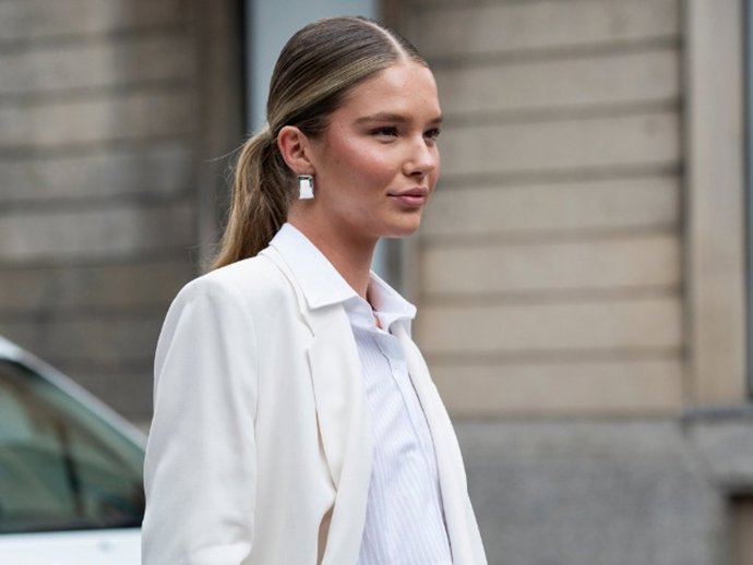 Mujer con conjunto dos piezas