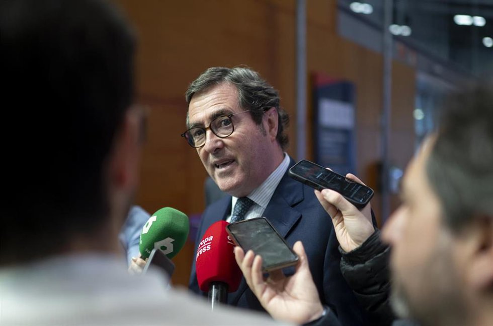 El presidente de la CEOE, Antonio Garamendi, durante la presentación del foro Restaurant Trends 2026, en IFEMA Madrid, a 17 de febrero de 2026, en Madrid (España). El foro se centra en la innovación para la hostelería, destacando la sostenibilidad, la d