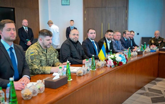 Delegación ucraniana encabezada por Rustem Umerov, en Abu Dabi.