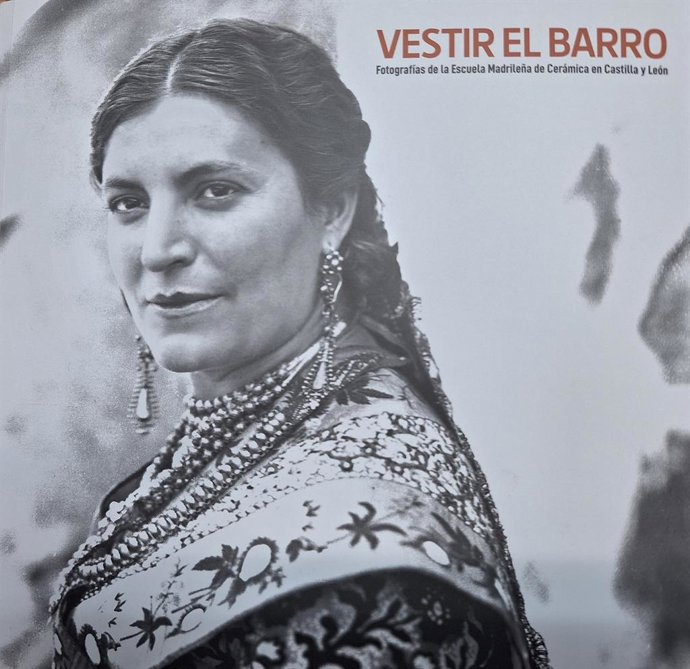 La Diputación de Salamanca incorpora a su catálogo el de la muestra 'Vestir el barro en Castilla y León'.