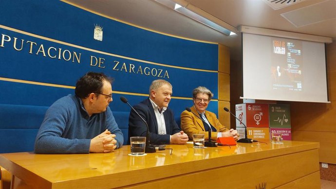 El concejal de Cultura de Borja, Jorge Jiménez; el alcalde, Eduardo Arilla; y el dramaturgo Juan Bolea