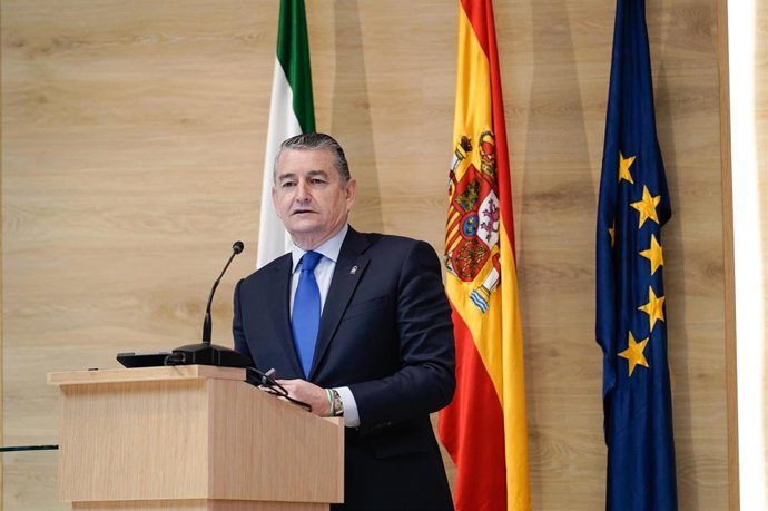 Archivo - El consejero de Sanidad, Presidencia y Emergencias, Antonio Sanz, a mediados del pasado mes de enero