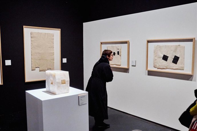 La exposición ofrece una oportunidad única para admirar el conjunto de las obras más importantes a lo largo de toda la trayectoria del artista vasco.