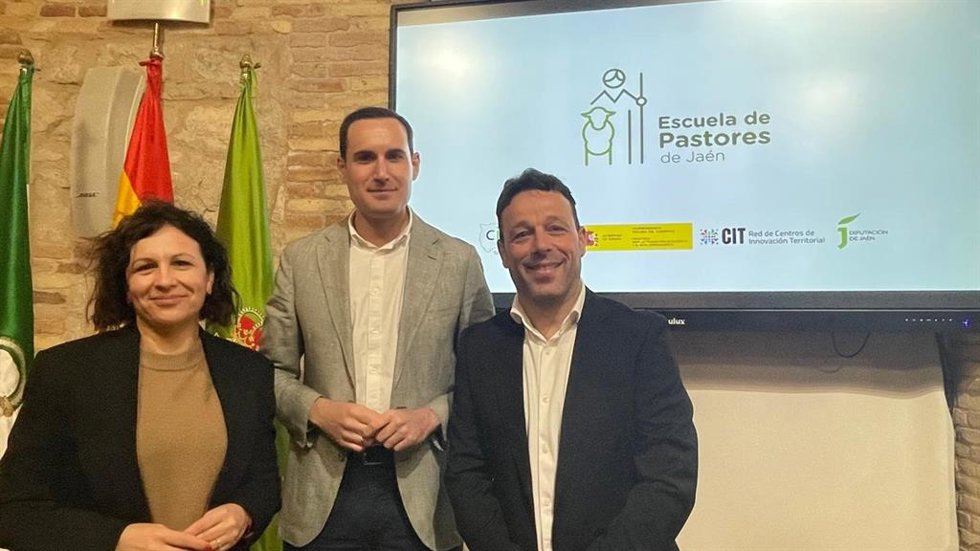 Isabel Uceda, Juan Latorre y Javier Perales en la presentación de la Escuela de Pastores.