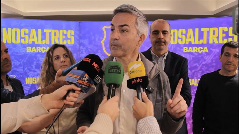 El precandidato a la presidencia del FC Barcelona Víctor Font (Nosaltres) atiende a los medios