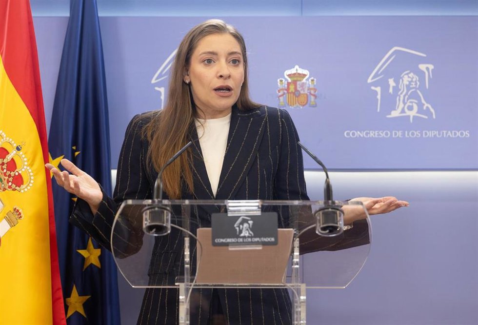 La portavoz de Vox en el Congreso, Ester Muñoz, durante una rueda de prensa en el Congreso de los Diputados, a 16 de febrero de 2026, en Madrid (España).