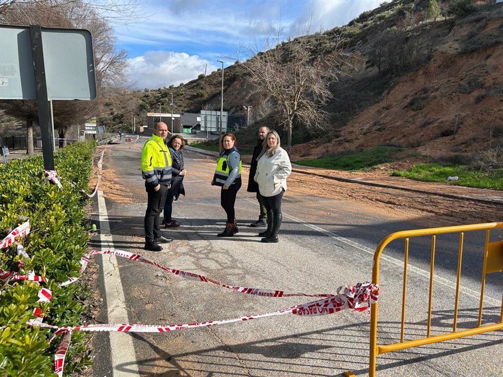 La coordinadora provincial de Izquierda Unida y diputada, Mari Carmen Pérez, en una visita reciente al municipio de Iznalloz (Granada) para conocer los daños ocasionados por los temporales