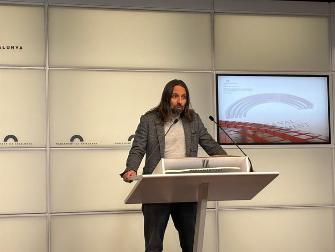 Albert en una roda de premsa al Parlament