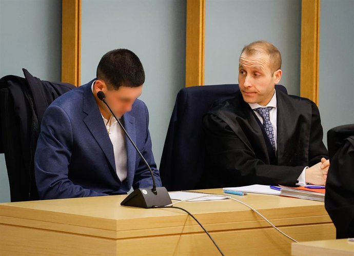 El acusado junto a su abogado durante un juicio en la Audiencia de Burgos.
