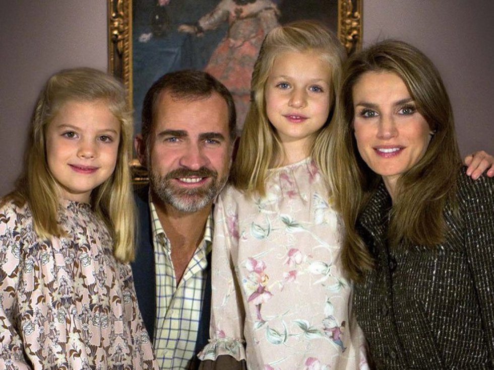 El álbum familiar inédito de la princesa Leonor y la infanta Sofía: las fotos privadas que ha compartido Casa Real