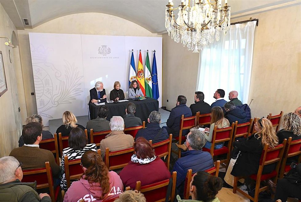 La alcaldesa de Jerez, María José García-Pelayo, con los representantes de las Entidades Locales Autónomas, barriadas rurales y la pedanía de Cuartillos.