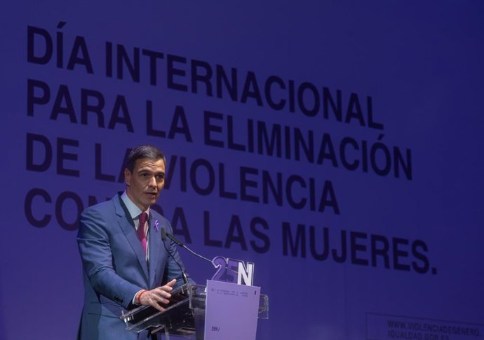 Archivo - Arxive - El president del Govern, Pedro Sánchez, intervé durant un acte amb motiu del Dia Internacional per a l'Eliminació de la Violència contra les Dones, en una imatge d'arxiu