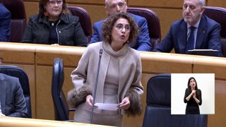 Montero dice que gobernar con PGE prorrogados "cumple la ley"