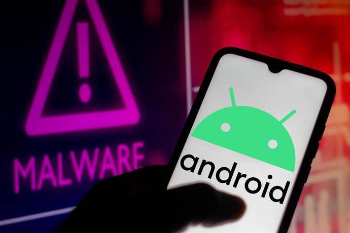 Archivo - August 25, 2021, Brazil: In this photo illustration the Android logo seen displayed on a smartphone with a malware alert in the background.