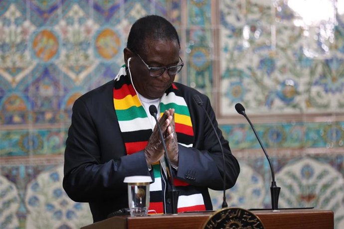 Archivo - July 20, 2025, Algeria, Algeria, Algeria: Algerian President Abdelmadjid Tebboune and Zimbabwean President Emmerson Mnangagwa attend the signing ceremony of partnership agreements between Algeria and Zimbabwe, in Algiers, Algeria, July 20, 2025