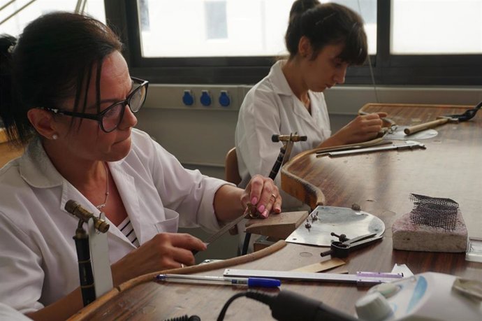 Alumnas de la Escuela de Joyería del SAE en Córdoba.