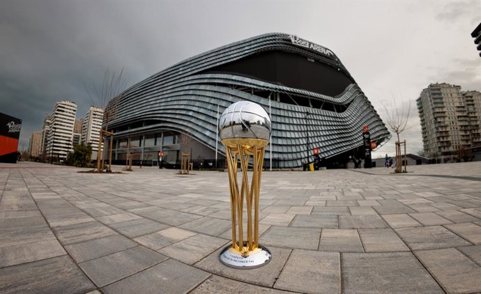 El trofeu de la Copa del Rei en el Roig Arena.