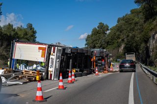 El camió bolcat a la C-17