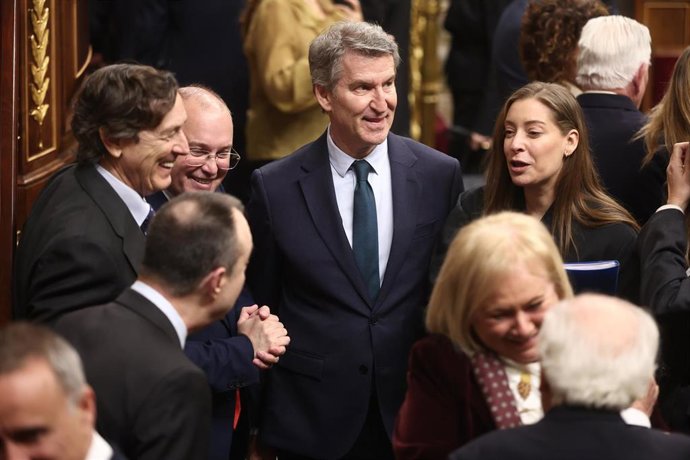 El presidente del Partido Popular, Alberto Núñez Feijóo , durante el acto institucional ‘Nuestra constitución más longeva’, en el Congreso de los Diputados, a 17 de febrero de 2026, en Madrid (España).