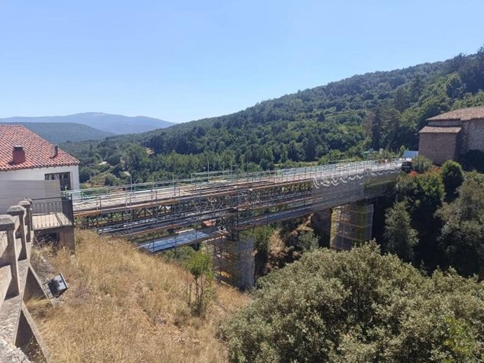 Ampliado el corte al tránsito peatonal de la pasarela de Santa Lucía en Ortigosa hasta fin de trabajos de rehabilitación