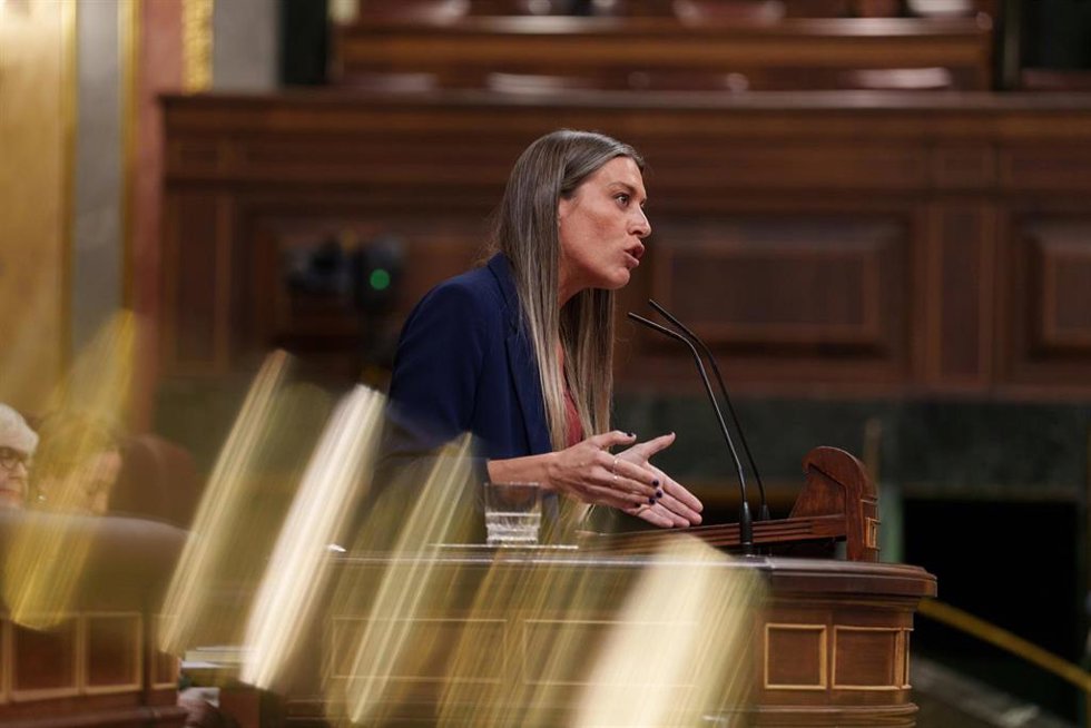 La portavoz de Junts en el Congreso, Miriam Nogueras, interviene durante una sesión plenaria en el Congreso de los Diputados, a 17 de febrero de 2026, en Madrid (España).