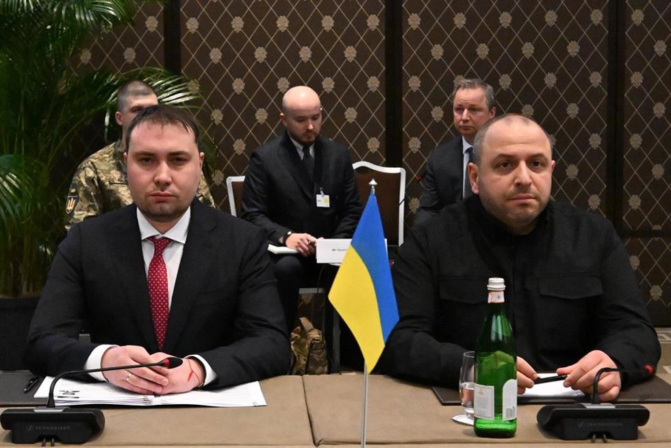 La delegación ucraniana en el marco de las reuniones trilaterales con Rusia y Estados Unidos.