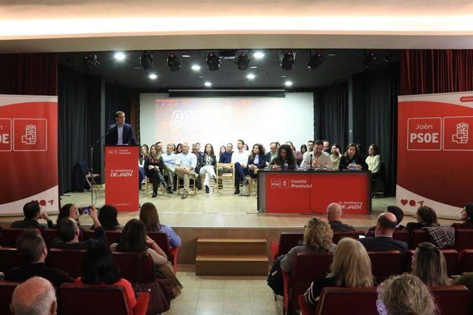 El secretario general del PSOE de Jaén, Juan Latorre, en el Comité Provincial.
