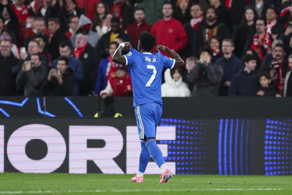 El delantero brasileño Vinícius Júnior (Real Madrid CF) celebra un gol ante el SL Benfica en la Champions League 2025/26.