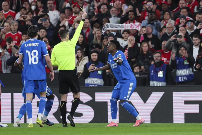 Vinícius ve tarjeta amarilla en el Benfica-Real Madrid