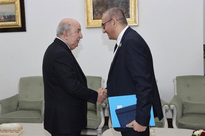 El presidente argelino, Abdelmadjid Tebboune, recibe al ministro de Interior francés, Laurent Núñez, y a su delegación en el Palacio Presidencial de Argel, Argelia