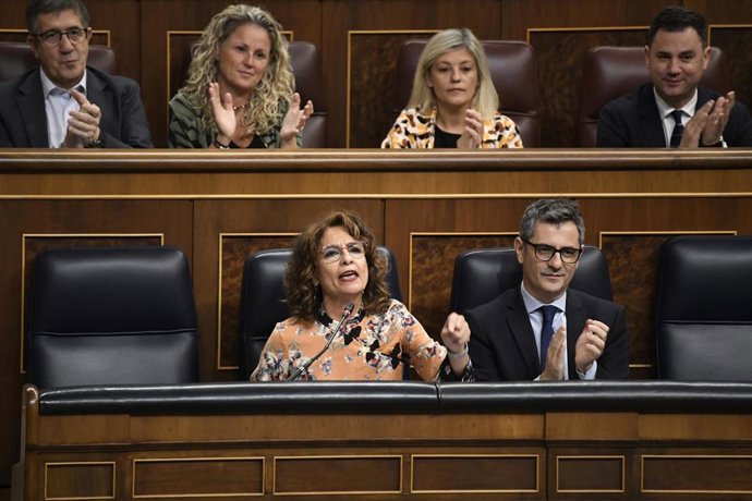 Archivo - La vicepresidenta primera y ministra de Hacienda, María Jesús Montero, que interviene y el ministro de la Presidencia, Relaciones con las Cortes y Justicia, Félix Bolaños, durante una sesión de control al Gobierno, en el Congreso