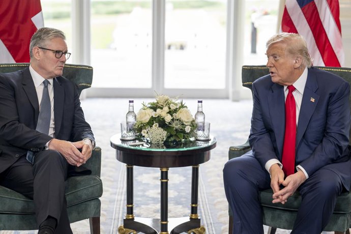Archivo - Arquivo - O presidente Donald Trump participa de uma reunião bilateral com o primeiro-ministro do Reino Unido, Keir Starmer, na segunda-feira, 28 de julho de 2025, no campo de golfe Trump Turnberry, em Turnberry, Escócia.