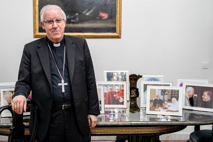 O arcebispo de Sevilha, Monsenhor José Ángel Saiz Meneses, na entrevista concedida à Europa Press no Palácio Arcebispal. Em 16 de fevereiro de 2026, em Sevilha, Espanha. Em entrevista concedida à Europa Press às vésperas da Quaresma e que foi