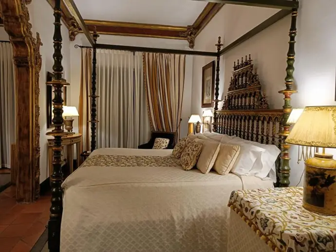Una de las habitaciones de la Hospedería de La Iglesuela del Cid (Teruel)