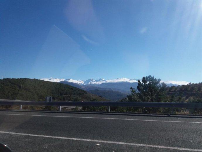 Archivo - Sierra Nevada desde la A92, en imagen de archivo