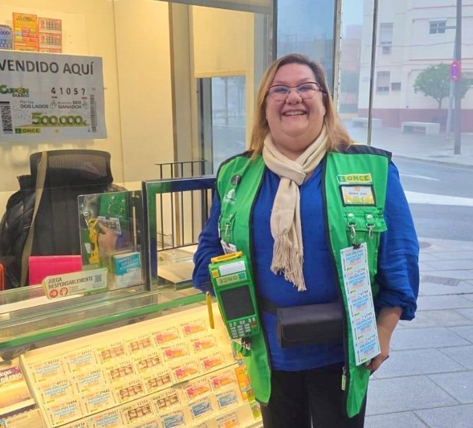 María José Rivas, vendedora de la ONCE en la calle Silos de Alcalá de Guadaíra.