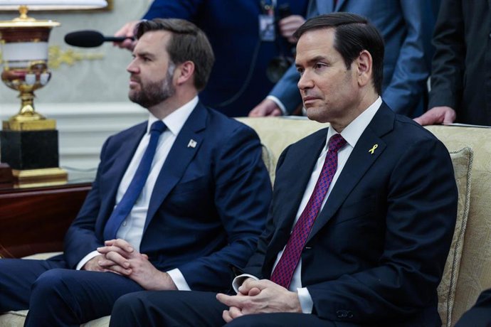 Archivo - El vicepresidente de Estados Unidos, JD Vance (izquierda), y el secretario de Estado, Marco Rubio (derecha), durante un acto en el Despacho Oval de la Casa Blanca (archivo)