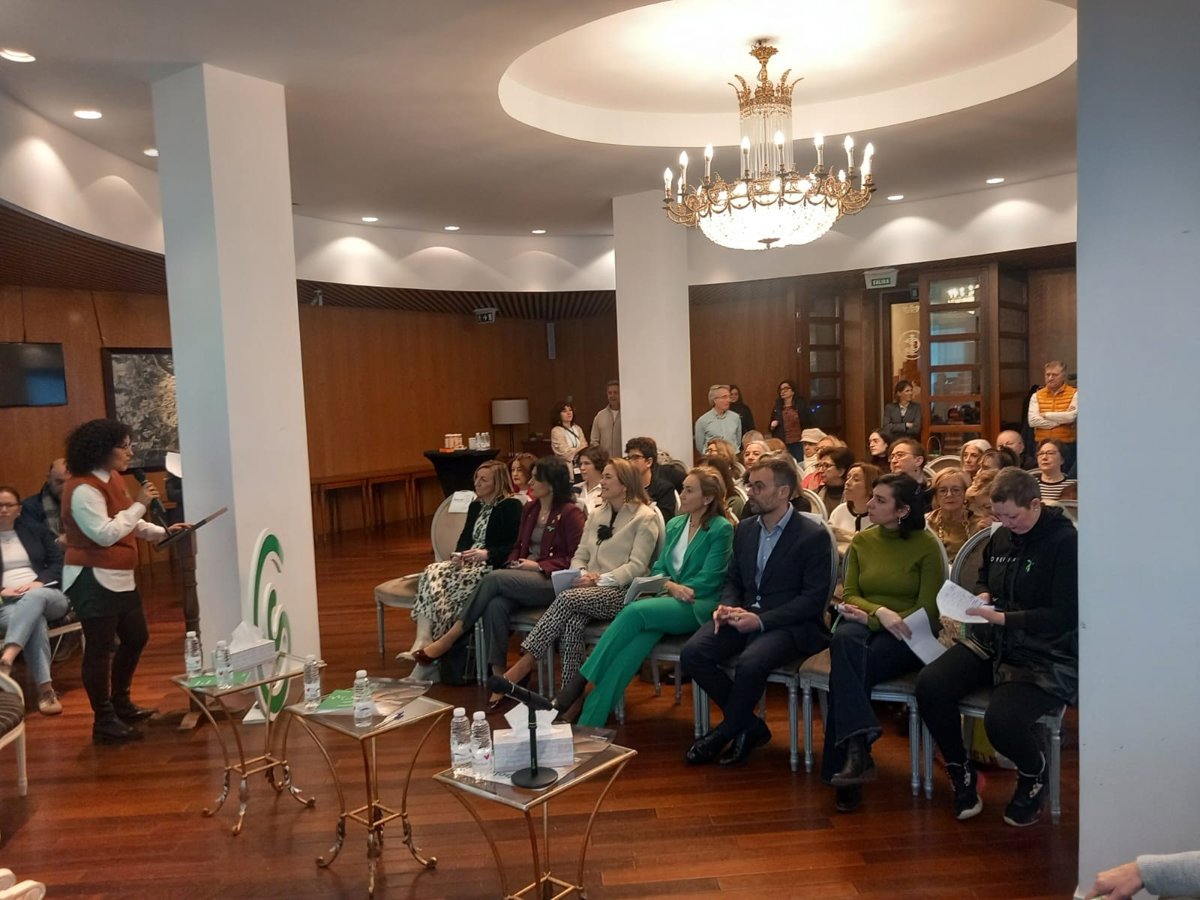 La AECC aboga por un modelo más humano para apoyar a pacientes y familiares con cáncer; Los cuidados también curan