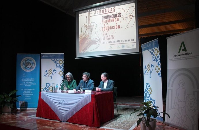El delegado territorial de Desarrollo Educativo y Formación Profesional y de Universidad, Investigación e Innovación en Cádiz, José Ángel Aparicio, inaugurando las Jornadas Provinciales de Flamenco y Educación en Jerez de la Frontera (Cádiz).