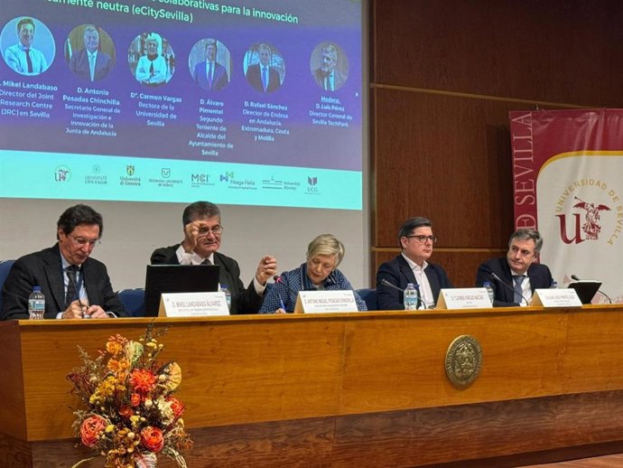 El secretario general de Investigación e Innovación, Antonio Posadas, en el 'Diálogo institucional: reforzando vías colaborativas para la innovación climáticamente neutra', organizado por la Universidad de Sevilla.