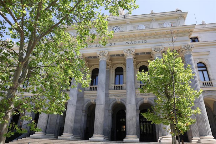 Archivo - Estado de la bolsa de Madrid, a 28 de julio de 2025, en Madrid (España). 