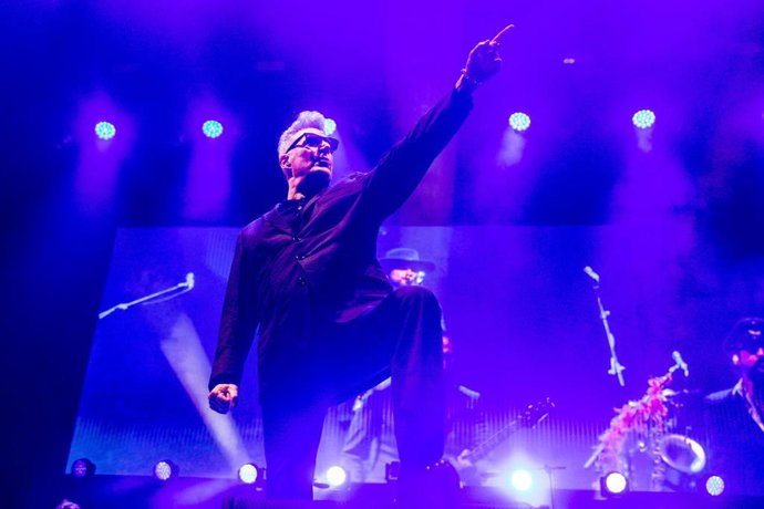 Archivo - El cantante Loquillo durante un concierto