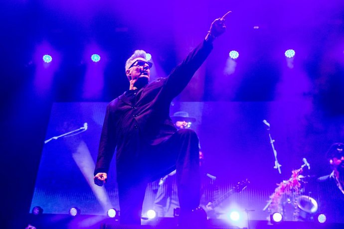 Archivo - El cantante Loquillo durante un concierto