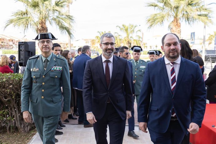 El delegado del Gobierno, Francisco Lucas, junto al alcalde de Los Alcázares, Mario Pérez, el coronel de la 5ª Zona de la Guardia Civil, Francisco Pulido
