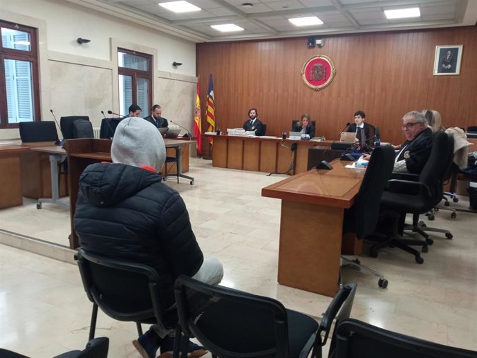 Condenado a nueve años de cárcel por abusar sexualmente de su hija de tres años y contagiarle una gonorrea en Palma.